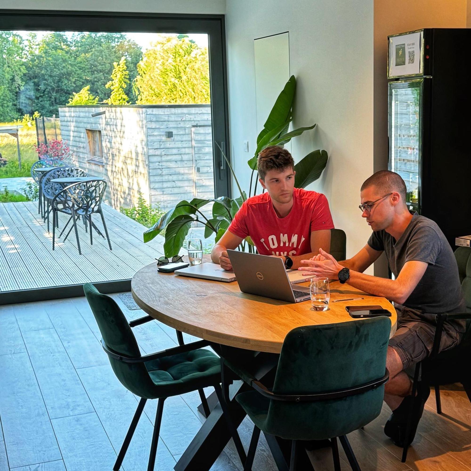 Inova Guesthouse ハッセルト エクステリア 写真