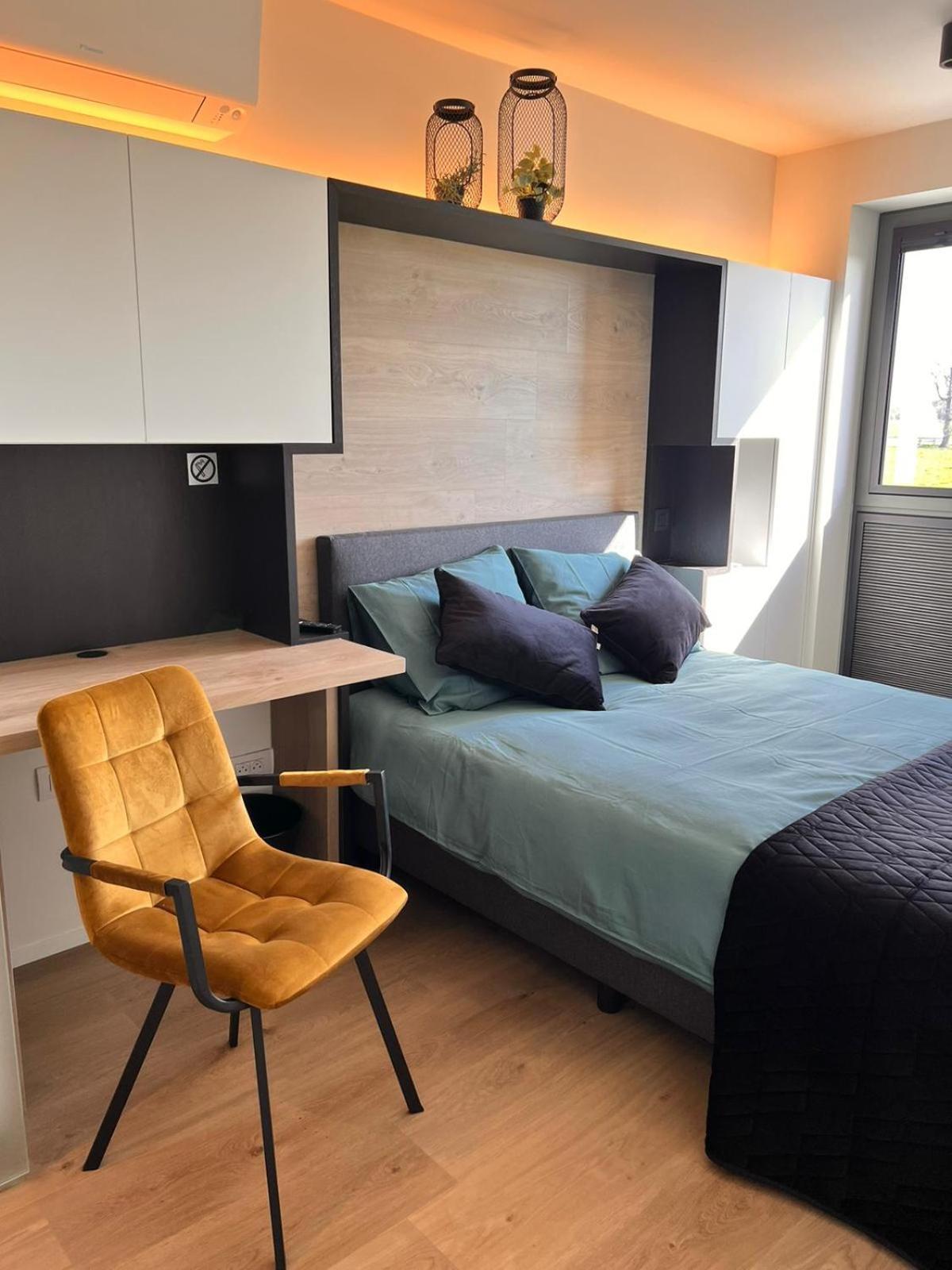 Inova Guesthouse ハッセルト エクステリア 写真