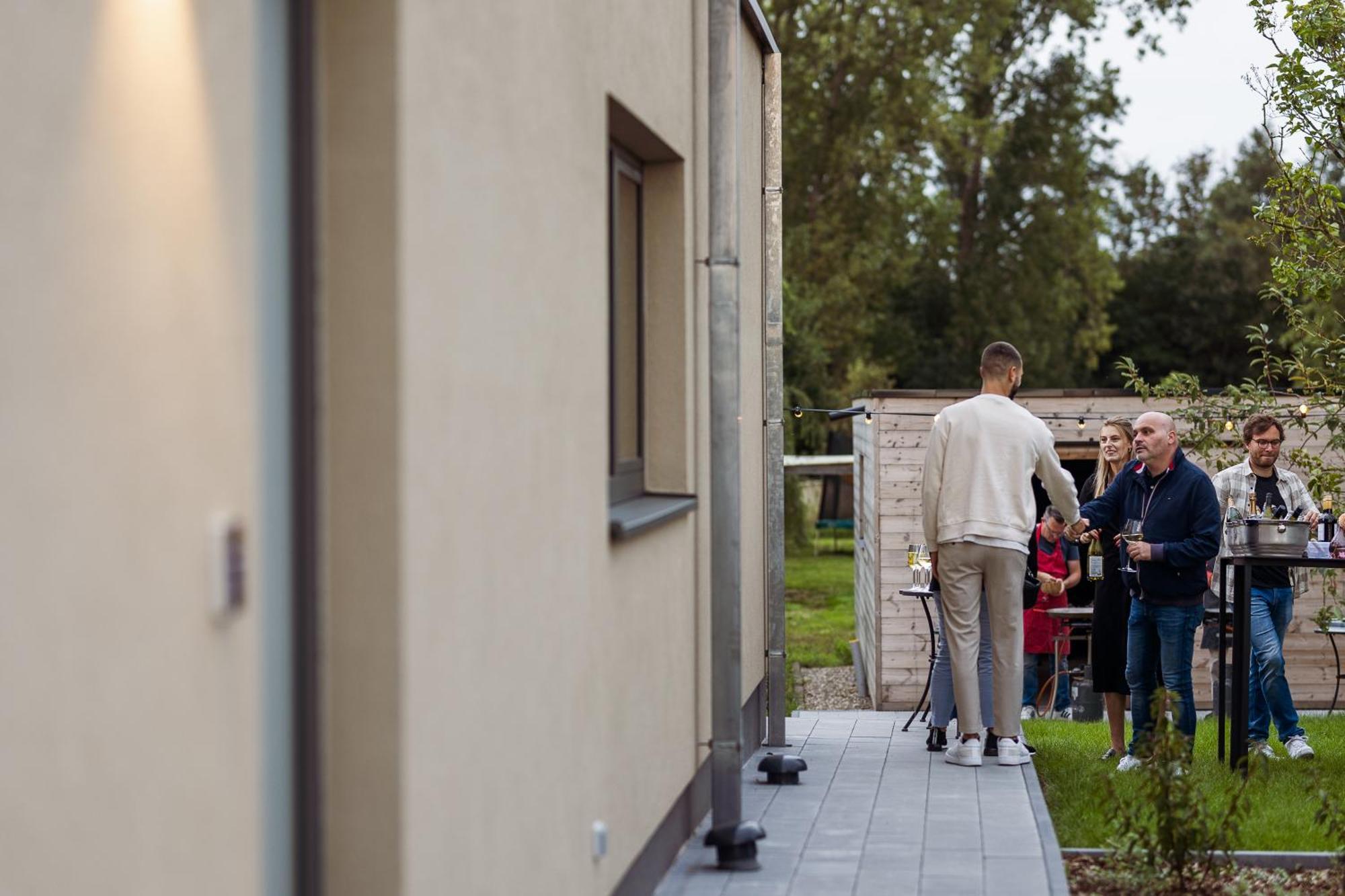 Inova Guesthouse ハッセルト エクステリア 写真